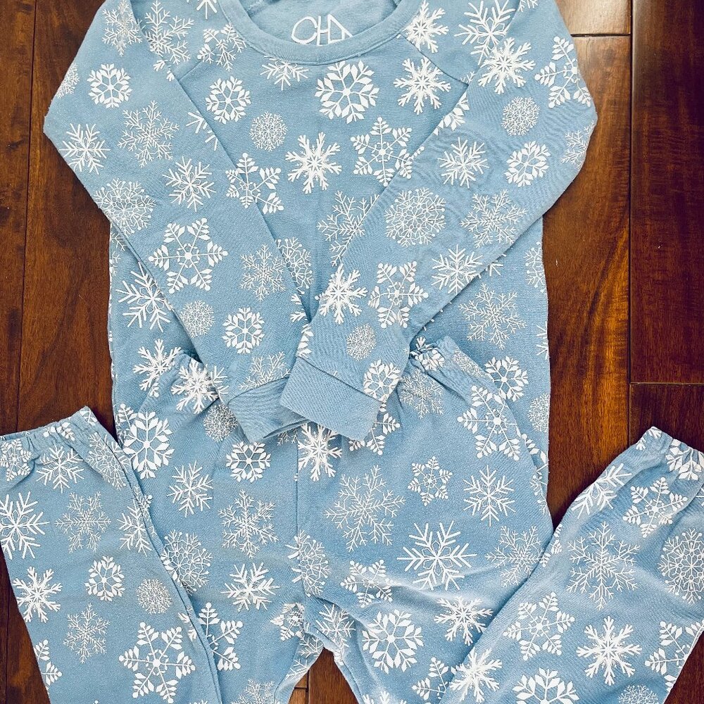CHASER GIRLS SNOWFLAKE SUPER COMFY PULLOVER W/ MATCHING PANTS - SIZE 10